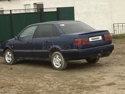 Volkswagen Passat 1995 года за 1 400 000 тг. в Уральск – фото 5