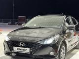 Hyundai Accent 2022 года за 8 970 555 тг. в Караганда – фото 2