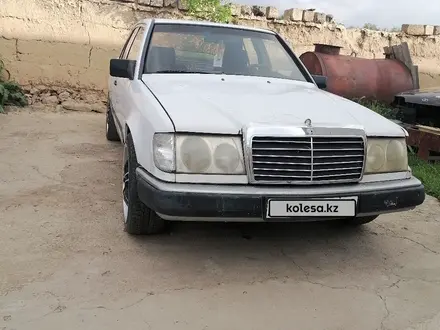 Mercedes-Benz E 200 1988 года за 1 100 000 тг. в Бауыржана Момышулы