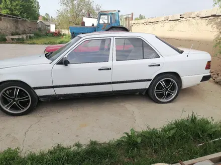 Mercedes-Benz E 200 1988 года за 1 100 000 тг. в Бауыржана Момышулы – фото 2