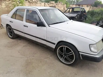 Mercedes-Benz E 200 1988 года за 1 100 000 тг. в Бауыржана Момышулы – фото 3