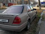 Mercedes-Benz C 180 1994 годаүшін350 000 тг. в Семей – фото 2