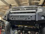 Передний силовой бампер Ленд крузер за 280 000 тг. в Алматы – фото 2