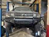 Передний силовой бампер Ленд крузер за 280 000 тг. в Алматы – фото 3
