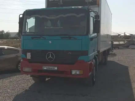 Mercedes-Benz  Actros 2000 года за 10 000 000 тг. в Астана – фото 2