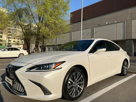 Lexus ES 250 2018 годаүшін21 700 000 тг. в Алматы