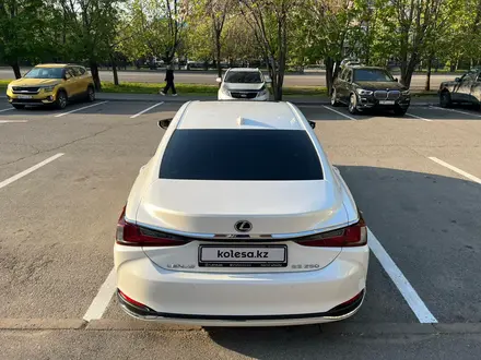 Lexus ES 250 2018 годаүшін21 700 000 тг. в Алматы – фото 5