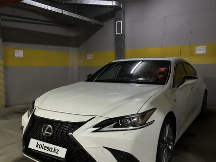 Lexus ES 350 2019 года за 24 000 000 тг. в Алматы