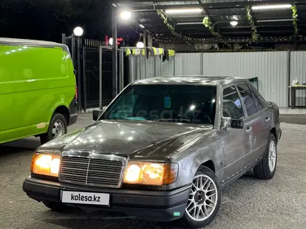 Mercedes-Benz E 260 1988 года за 920 000 тг. в Алматы – фото 2