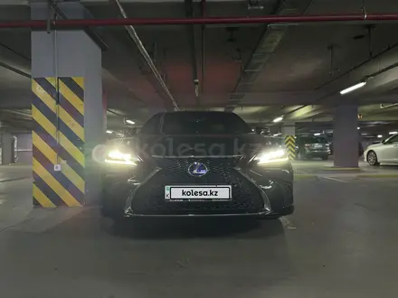 Lexus ES 300h 2019 года за 23 000 000 тг. в Алматы – фото 2