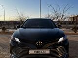 Toyota Camry 2018 года за 15 500 000 тг. в Актау – фото 2