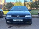 Volkswagen Golf 2001 года за 2 800 000 тг. в Астана