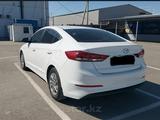 Hyundai Elantra 2018 года за 8 200 000 тг. в Шымкент – фото 2