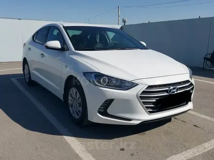 Hyundai Elantra 2018 года за 8 200 000 тг. в Шымкент – фото 4