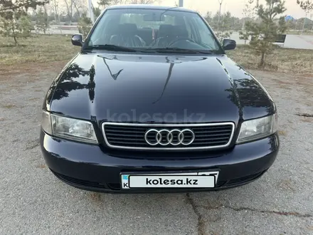 Audi A4 1997 года за 2 900 000 тг. в Алматы – фото 4