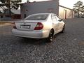 Toyota Camry 2001 года за 4 000 000 тг. в Актобе – фото 4