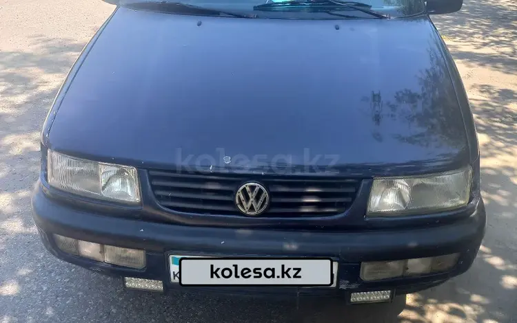 Volkswagen Passat 1994 годаfor1 280 000 тг. в Актобе