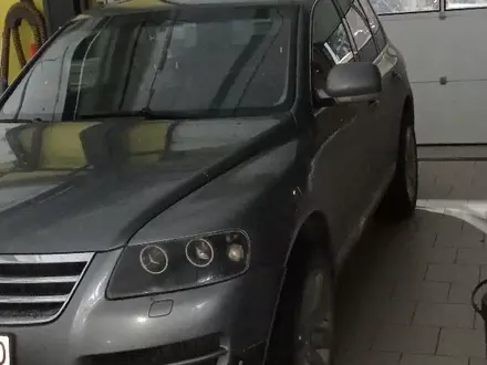 Volkswagen Touareg 2004 года за 5 500 000 тг. в Рудный – фото 8