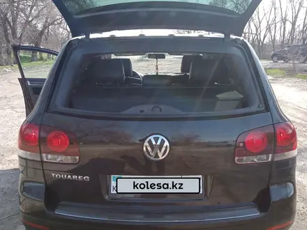 Volkswagen Touareg 2008 года за 8 500 000 тг. в Алматы – фото 16
