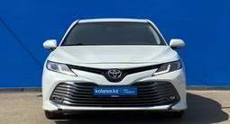 Toyota Camry 2018 года за 12 960 000 тг. в Алматы – фото 2