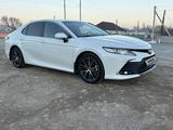 Toyota Camry 2021 года за 14 300 000 тг. в Тараз