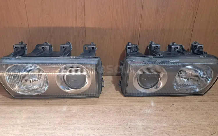 Mitsubishi Delica фара за 2 878 тг. в Алматы