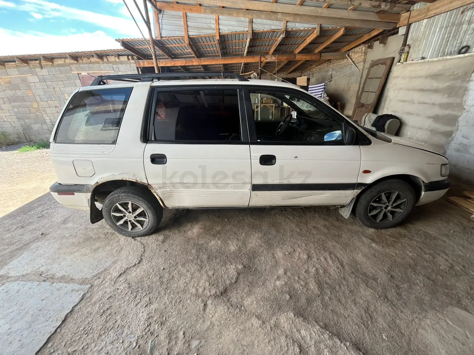 Mitsubishi Space Wagon, 1996