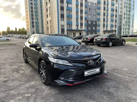 Toyota Camry 2020 года за 17 600 000 тг. в Алматы – фото 4
