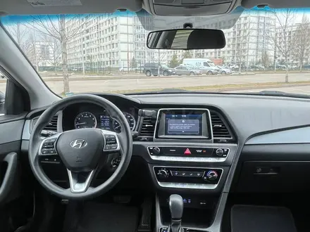 Hyundai Sonata 2019 года за 9 500 000 тг. в Алматы – фото 15