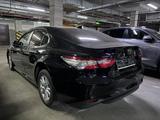 Toyota Camry 2020 года за 13 500 000 тг. в Астана – фото 2