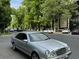 Mercedes-Benz E 320 1997 года за 6 700 000 тг. в Караганда – фото 2