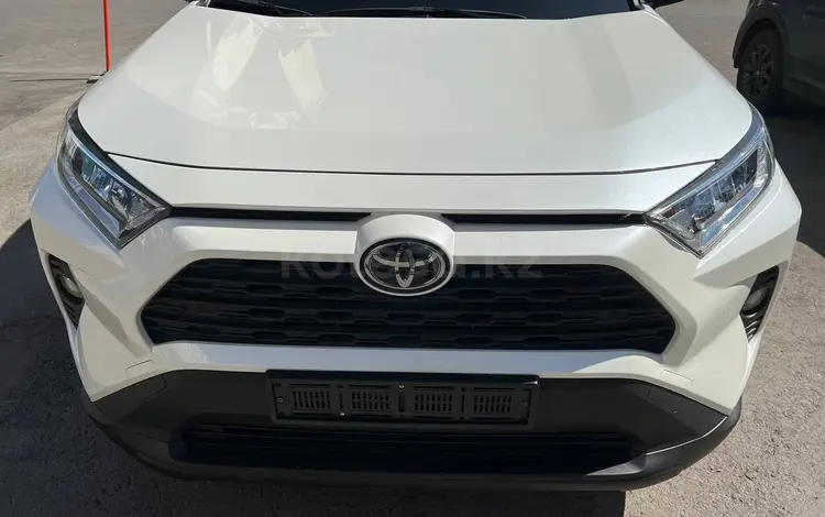 Toyota RAV4 2019 года за 14 100 000 тг. в Астана