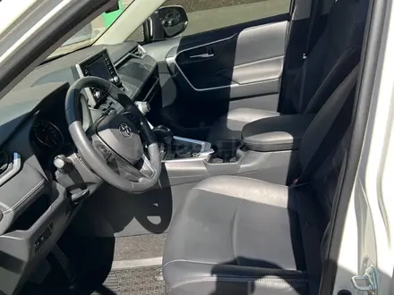 Toyota RAV4 2019 года за 14 100 000 тг. в Астана – фото 3