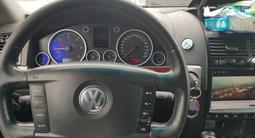 Volkswagen Touareg 2006 года за 4 500 000 тг. в Алматы – фото 3