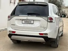 Mitsubishi Outlander, 2013