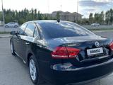 Volkswagen Passat 2013 года за 4 350 000 тг. в Уральск – фото 4