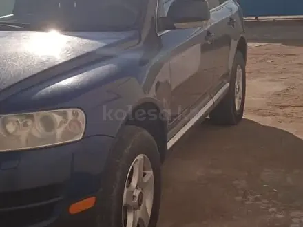 Volkswagen Touareg 2004 года за 4 300 000 тг. в Актау – фото 4