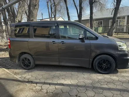 Toyota Noah 2012 года за 4 350 000 тг. в Караганда – фото 2
