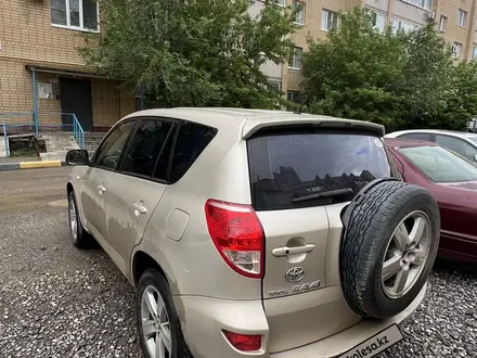 Toyota RAV4 2006 года за 5 800 000 тг. в Актобе – фото 3