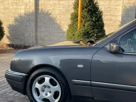 Mercedes-Benz E 280 1999 года за 4 500 000 тг. в Тараз – фото 2