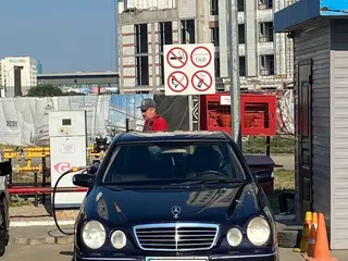 Mercedes-Benz E 320