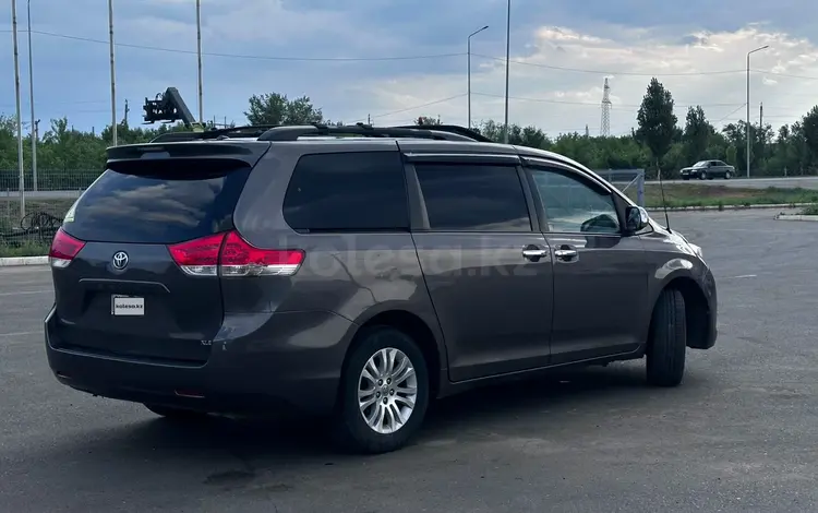 Toyota Sienna 2014 годаүшін8 500 000 тг. в Уральск