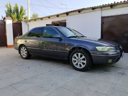 Toyota Camry 1998 года за 3 100 000 тг. в Туркестан – фото 4