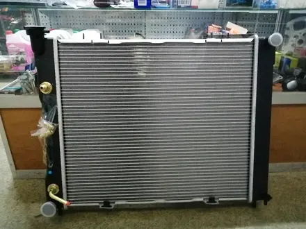 Радиатор охлаждения основой радиатор на Jeep Grand Cherokee за 60 000 тг. в Алматы