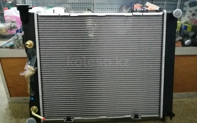 Радиатор охлаждения основой радиатор на Jeep Grand Cherokee за 60 000 тг. в Алматы