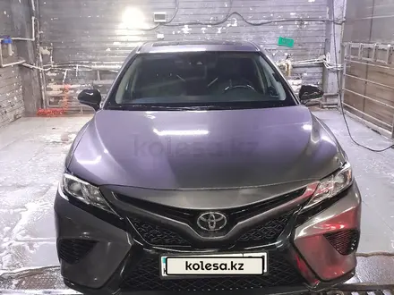 Toyota Camry 2020 года за 12 000 000 тг. в Астана – фото 2