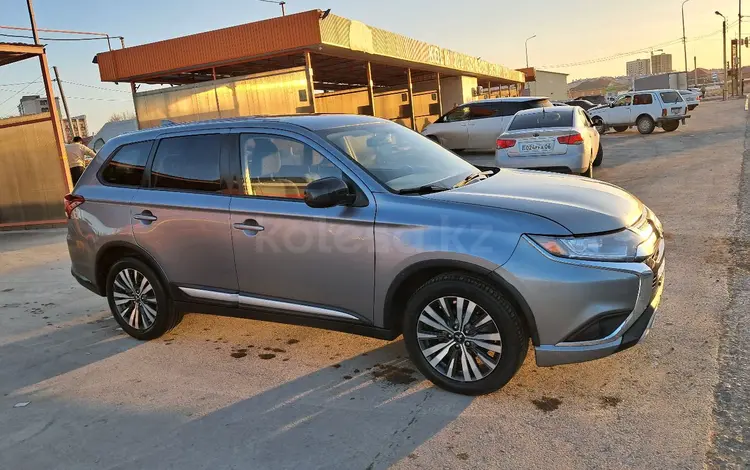 Mitsubishi Outlander 2019 года за 8 000 000 тг. в Атырау