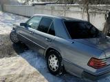 Mercedes-Benz E 200 1992 года за 2 000 000 тг. в Талдыкорган – фото 2