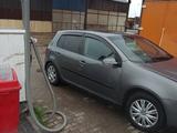 Volkswagen Golf 2004 годаүшін2 800 000 тг. в Есик – фото 2