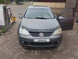 Volkswagen Golf 2004 годаүшін2 800 000 тг. в Есик